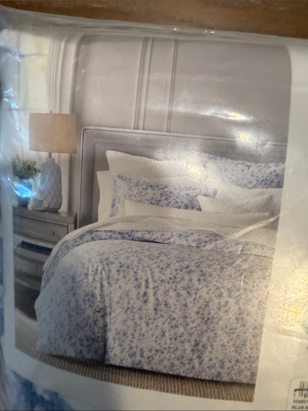 Sky Floral Comforter Cover Set in White and Light Blue Set